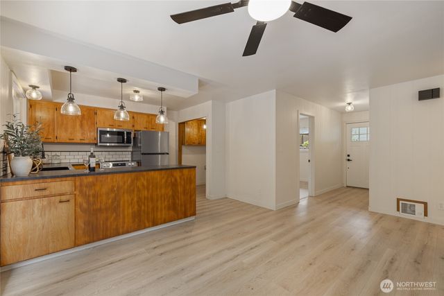 811 Hyak Way, Fox Island, WA 98333