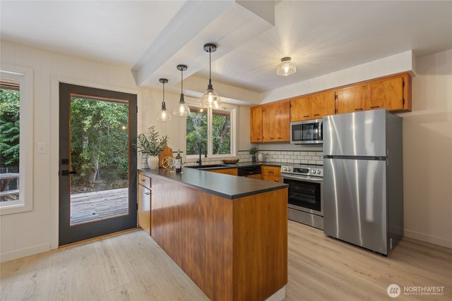 811 Hyak Way, Fox Island, WA 98333