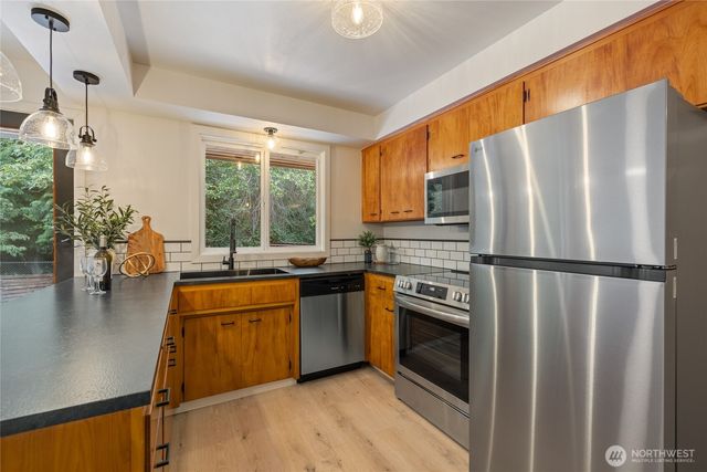 811 Hyak Way, Fox Island, WA 98333