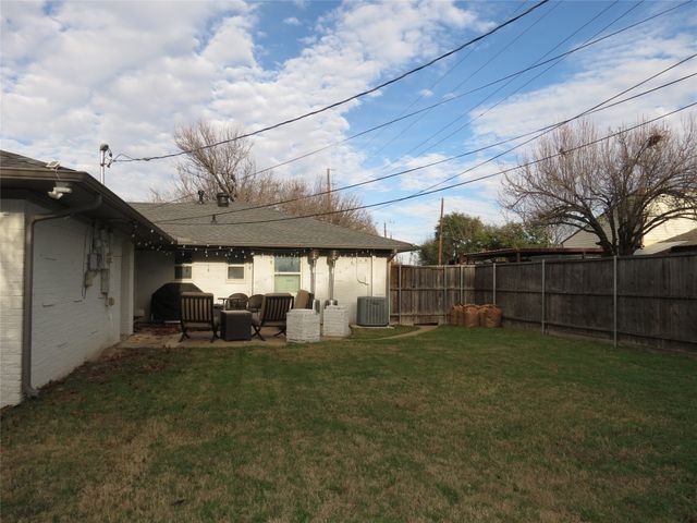 11425 Lochwood, Dallas, TX 75218