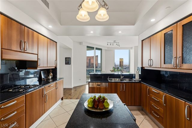 2877 Paradise Road 2802, Las Vegas, NV 89109