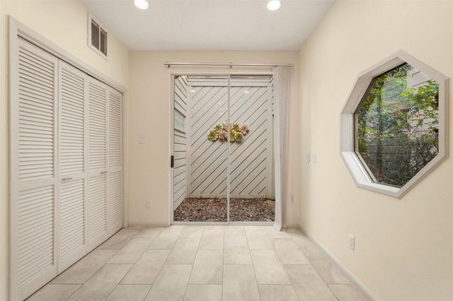 10125 Valley Forge Drive, Houston, TX 77042