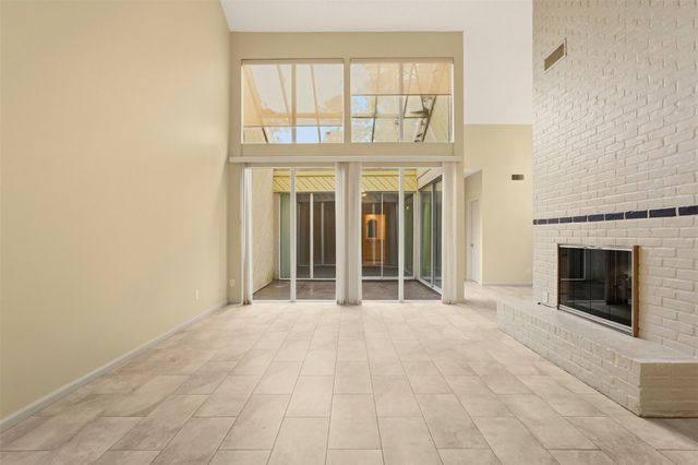 10125 Valley Forge Drive, Houston, TX 77042