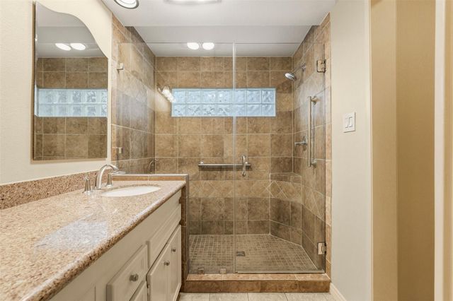 10125 Valley Forge Drive, Houston, TX 77042
