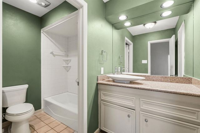 10125 Valley Forge Drive, Houston, TX 77042