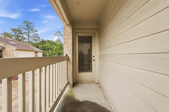 10125 Valley Forge Drive, Houston, TX 77042