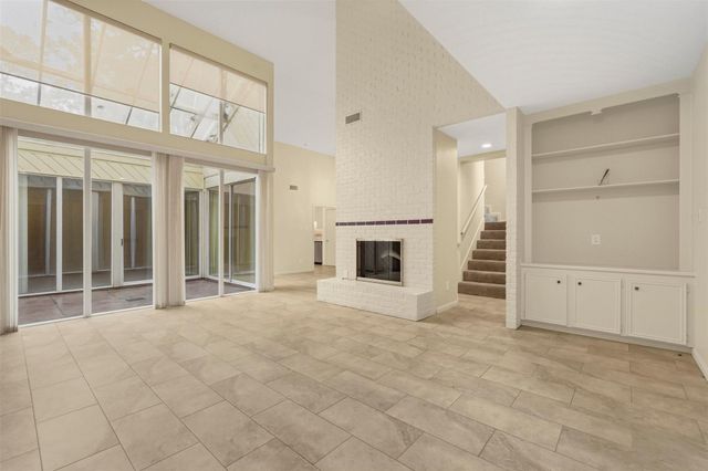 10125 Valley Forge Drive, Houston, TX 77042