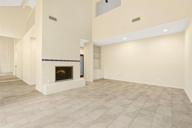 10125 Valley Forge Drive, Houston, TX 77042