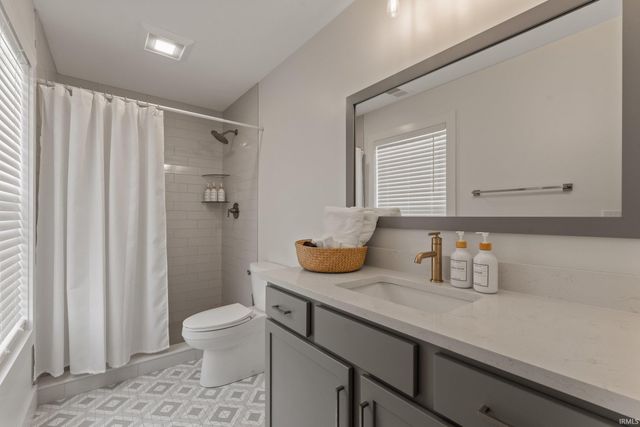 922 N Hill Street, South Bend, IN 46617