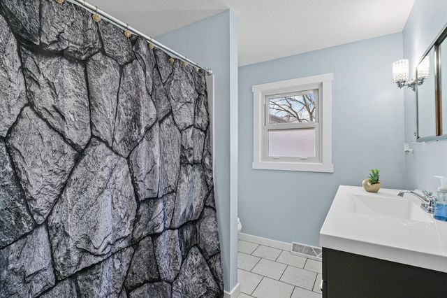 502 S Piatt Street, Monticello, IL 61856