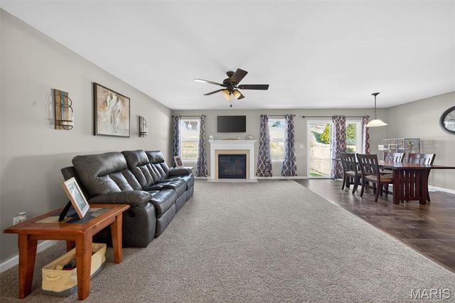 424 Wilmer Meadow Drive, Wentzville, MO 63385