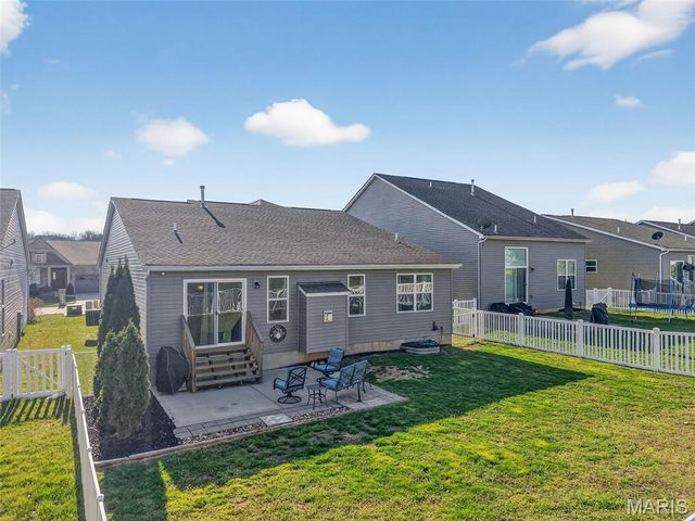 424 Wilmer Meadow Drive, Wentzville, MO 63385