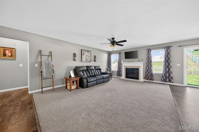 424 Wilmer Meadow Drive, Wentzville, MO 63385