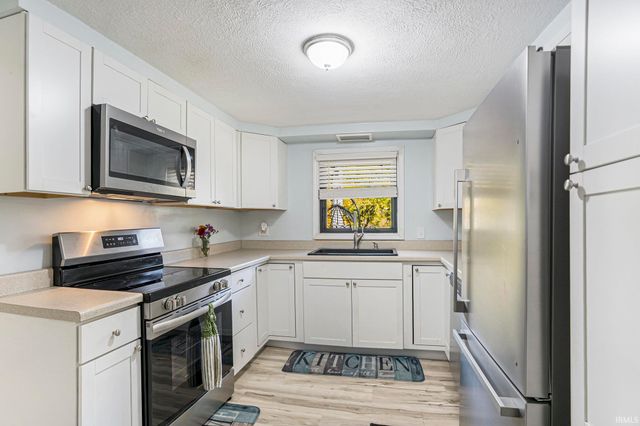 2521 Club Drive, South Bend, IN 46615