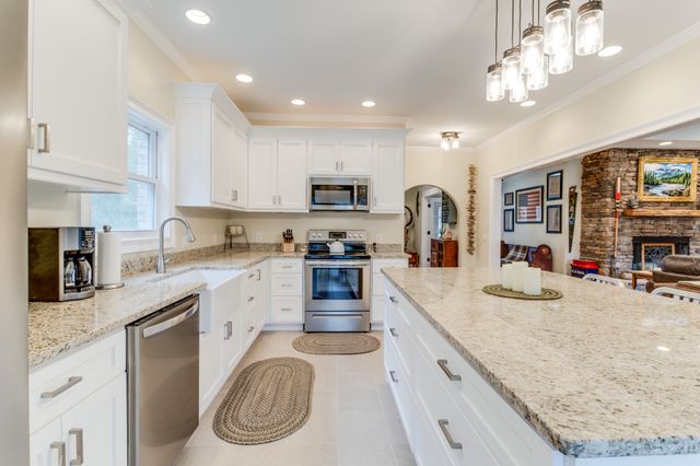 374 Eagle Lake Rd, Coalmont, TN 37313