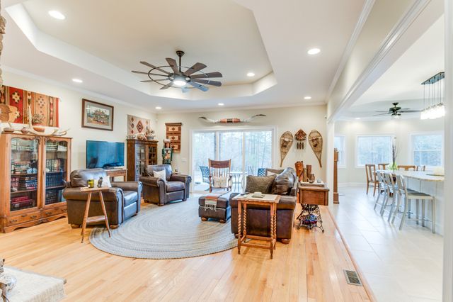 374 Eagle Lake Rd, Coalmont, TN 37313
