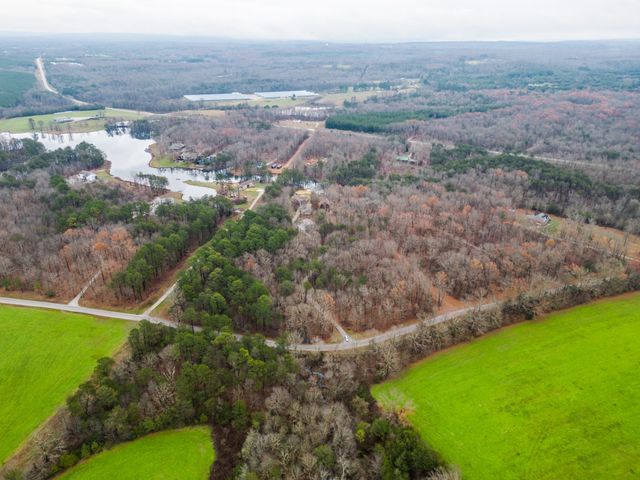 374 Eagle Lake Rd, Coalmont, TN 37313