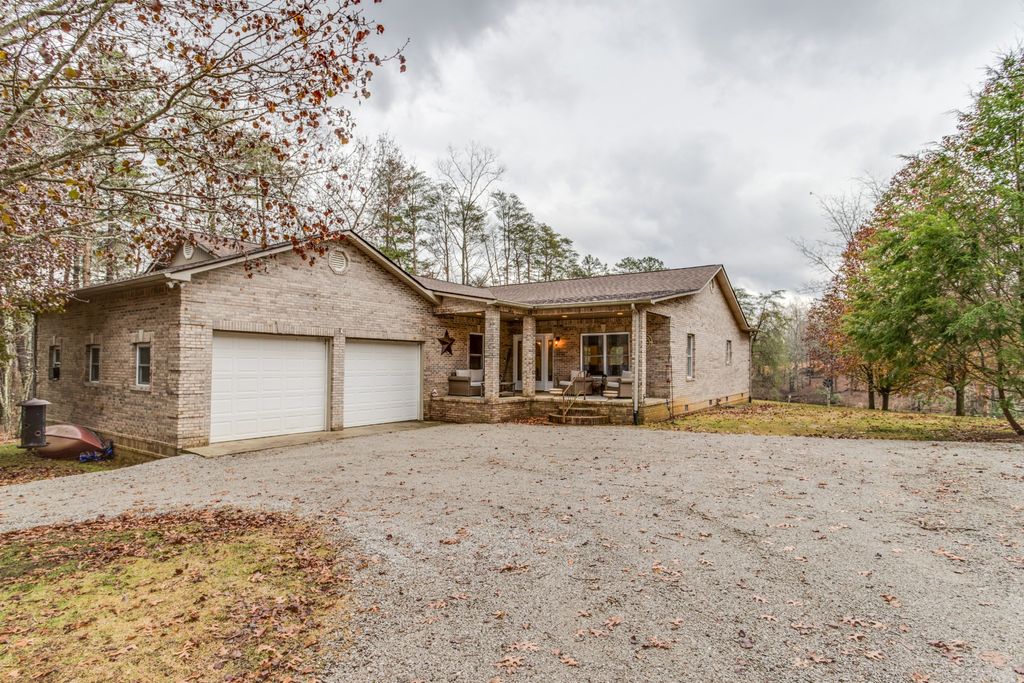 374 Eagle Lake Rd, Coalmont, TN 37313
