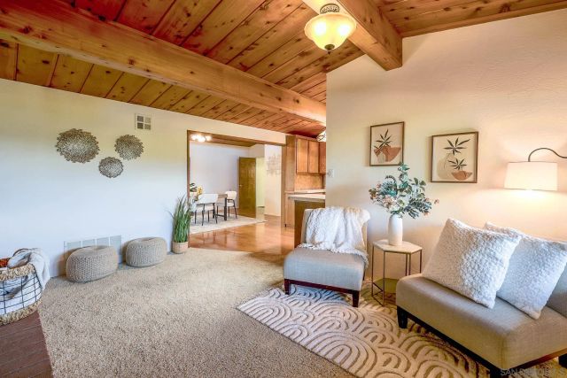 1642 York Dr, Vista, CA 92084