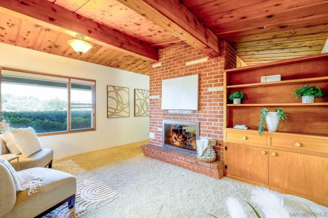 1642 York Dr, Vista, CA 92084