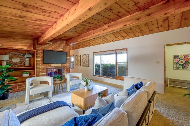 1642 York Dr, Vista, CA 92084
