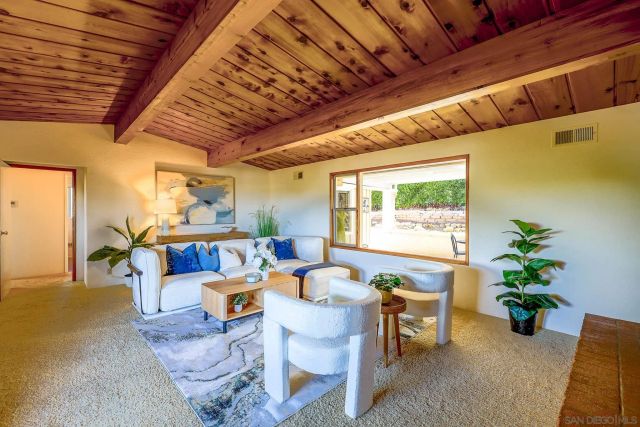 1642 York Dr, Vista, CA 92084