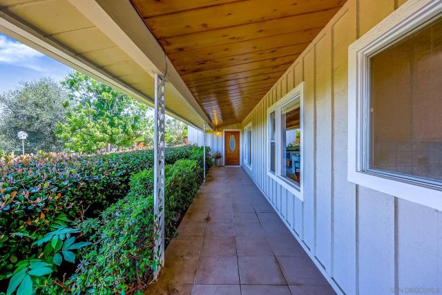 1642 York Dr, Vista, CA 92084