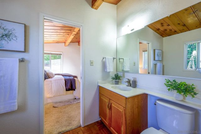 1642 York Dr, Vista, CA 92084