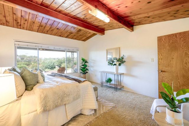 1642 York Dr, Vista, CA 92084
