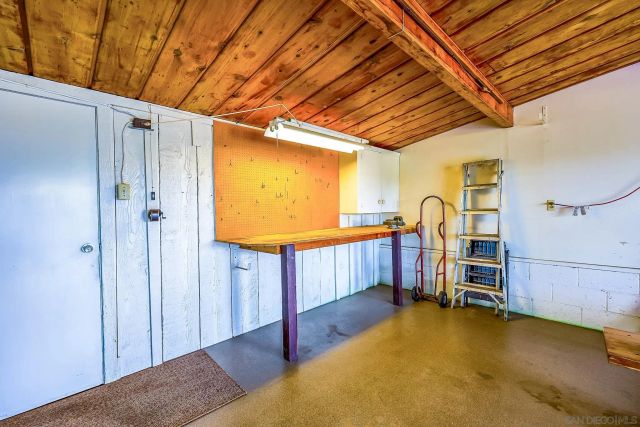 1642 York Dr, Vista, CA 92084