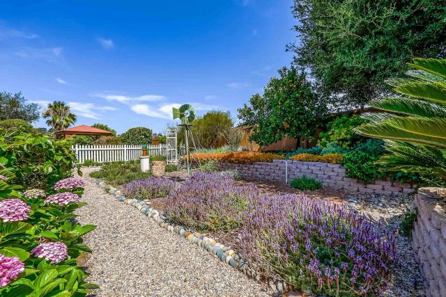 1642 York Dr, Vista, CA 92084