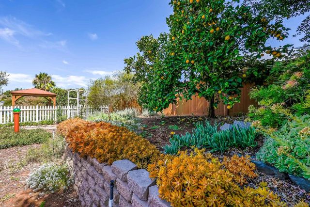 1642 York Dr, Vista, CA 92084