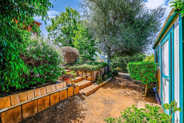 1642 York Dr, Vista, CA 92084