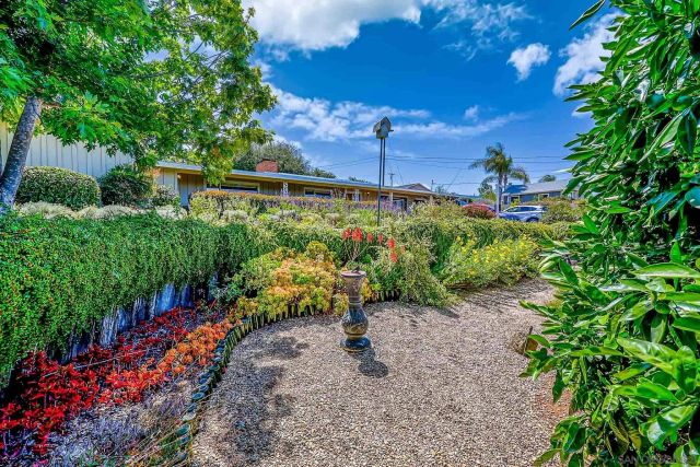 1642 York Dr, Vista, CA 92084