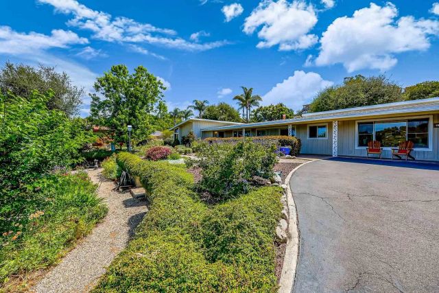 1642 York Dr, Vista, CA 92084