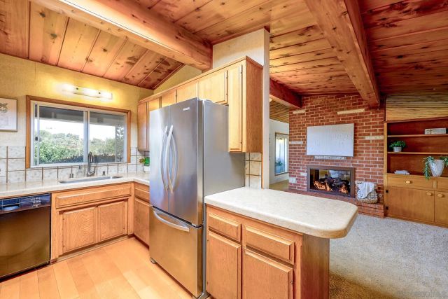 1642 York Dr, Vista, CA 92084