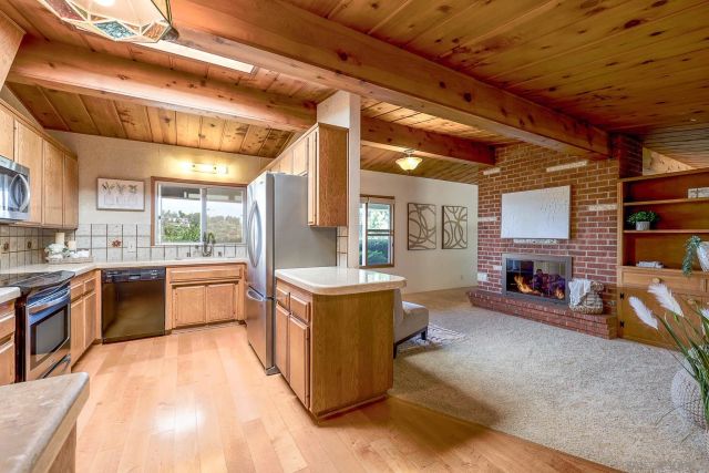 1642 York Dr, Vista, CA 92084
