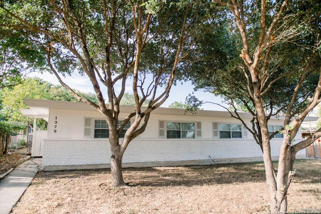 1379 Oblate Dr, San Antonio, TX 78216