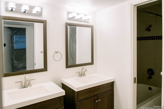 1379 Oblate Dr, San Antonio, TX 78216