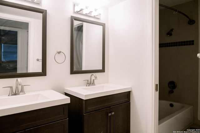 1379 Oblate Dr, San Antonio, TX 78216