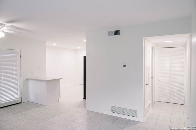 1379 Oblate Dr, San Antonio, TX 78216