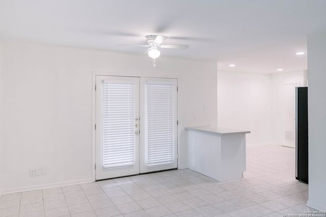 1379 Oblate Dr, San Antonio, TX 78216