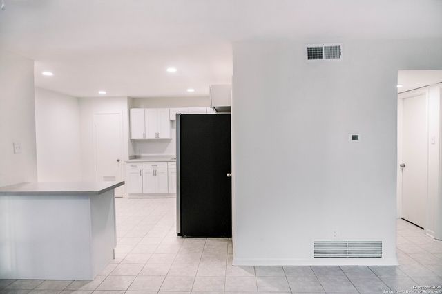 1379 Oblate Dr, San Antonio, TX 78216