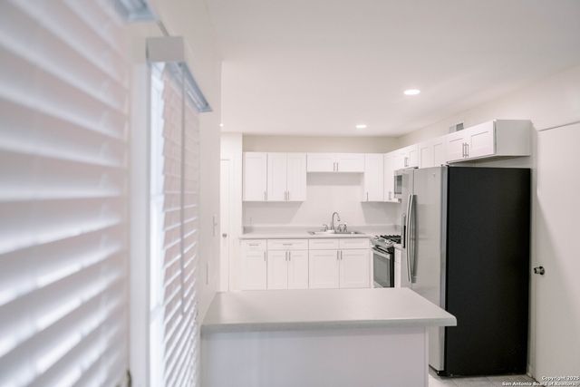 1379 Oblate Dr, San Antonio, TX 78216