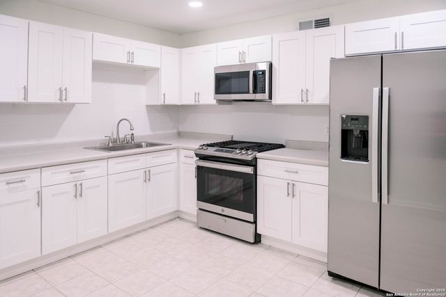 1379 Oblate Dr, San Antonio, TX 78216