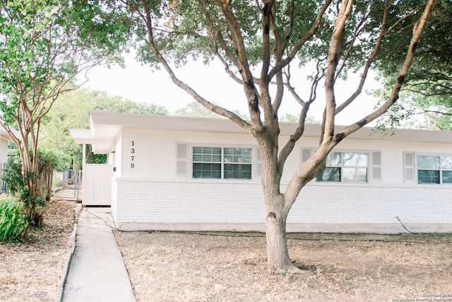 1379 Oblate Dr, San Antonio, TX 78216