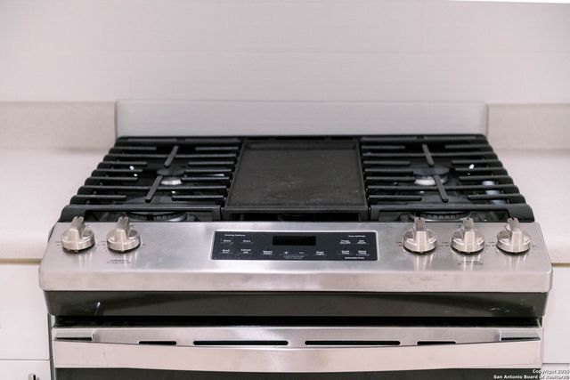 1379 Oblate Dr, San Antonio, TX 78216