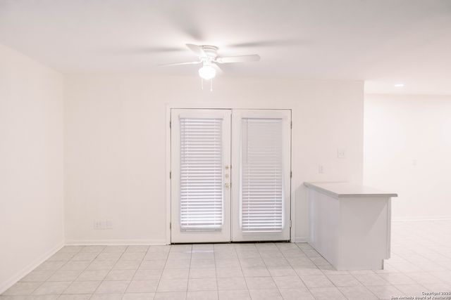 1379 Oblate Dr, San Antonio, TX 78216