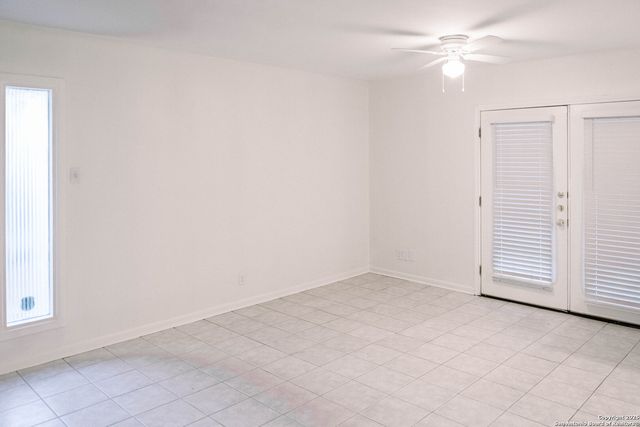 1379 Oblate Dr, San Antonio, TX 78216