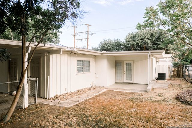 1379 Oblate Dr, San Antonio, TX 78216